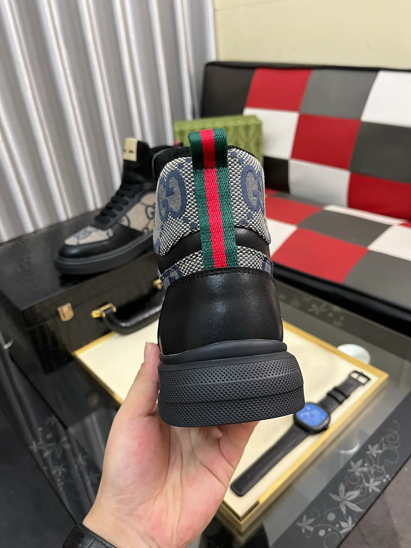 Men's shoes 💰440⌚️⌚️ Gucci •Gucci original quality. ~ Unique modern style sneakers. 🏃A must-have casual shoe for trendy men😍😍 Original brand imported from Italy, imported original leather, sheep lining (refuses to discolor and grind feet) Sole: Original sole provided by the original factory, French lazy style design ⚠️Fit to the feet, original quality attached, super comfortable original sole, size: 38-443️⃣Colors available
